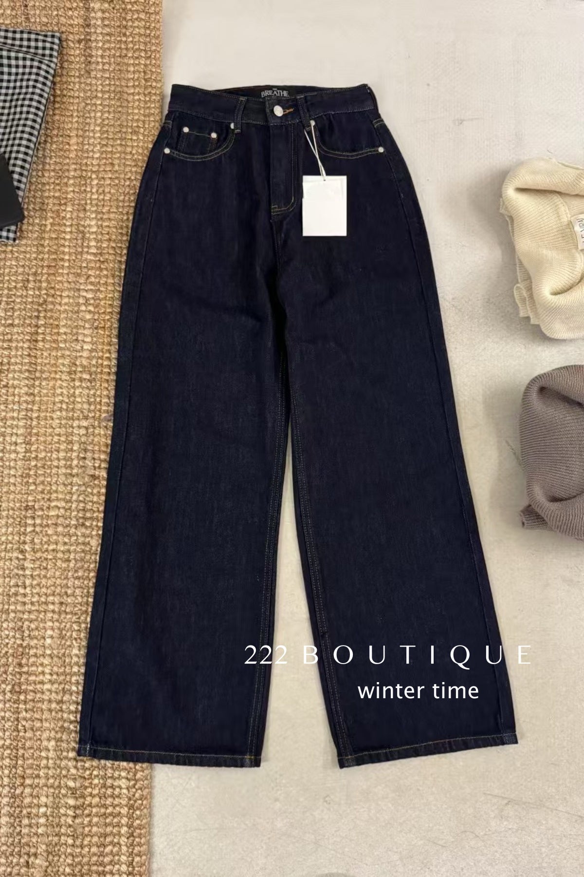 19q42 Basic straight-leg jeans