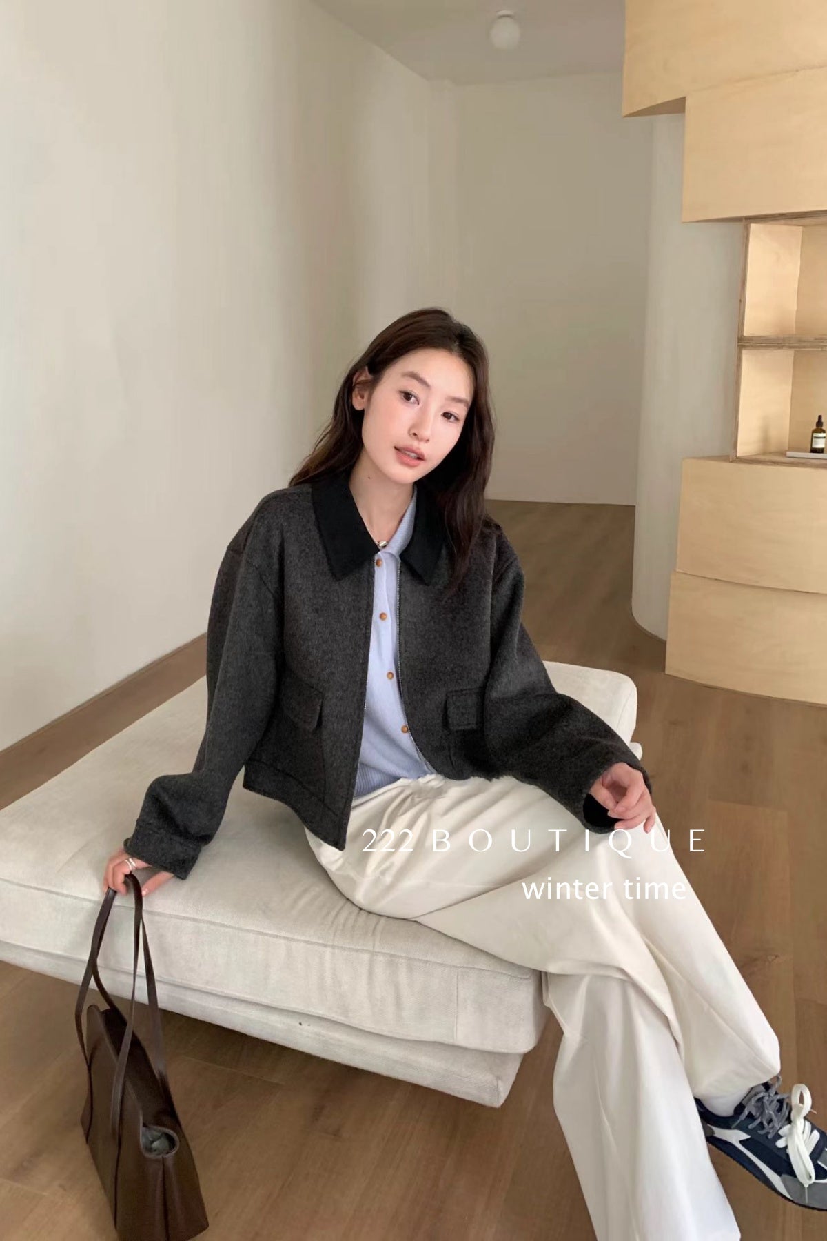 21a30 Wool coat with notched collar and padded lining