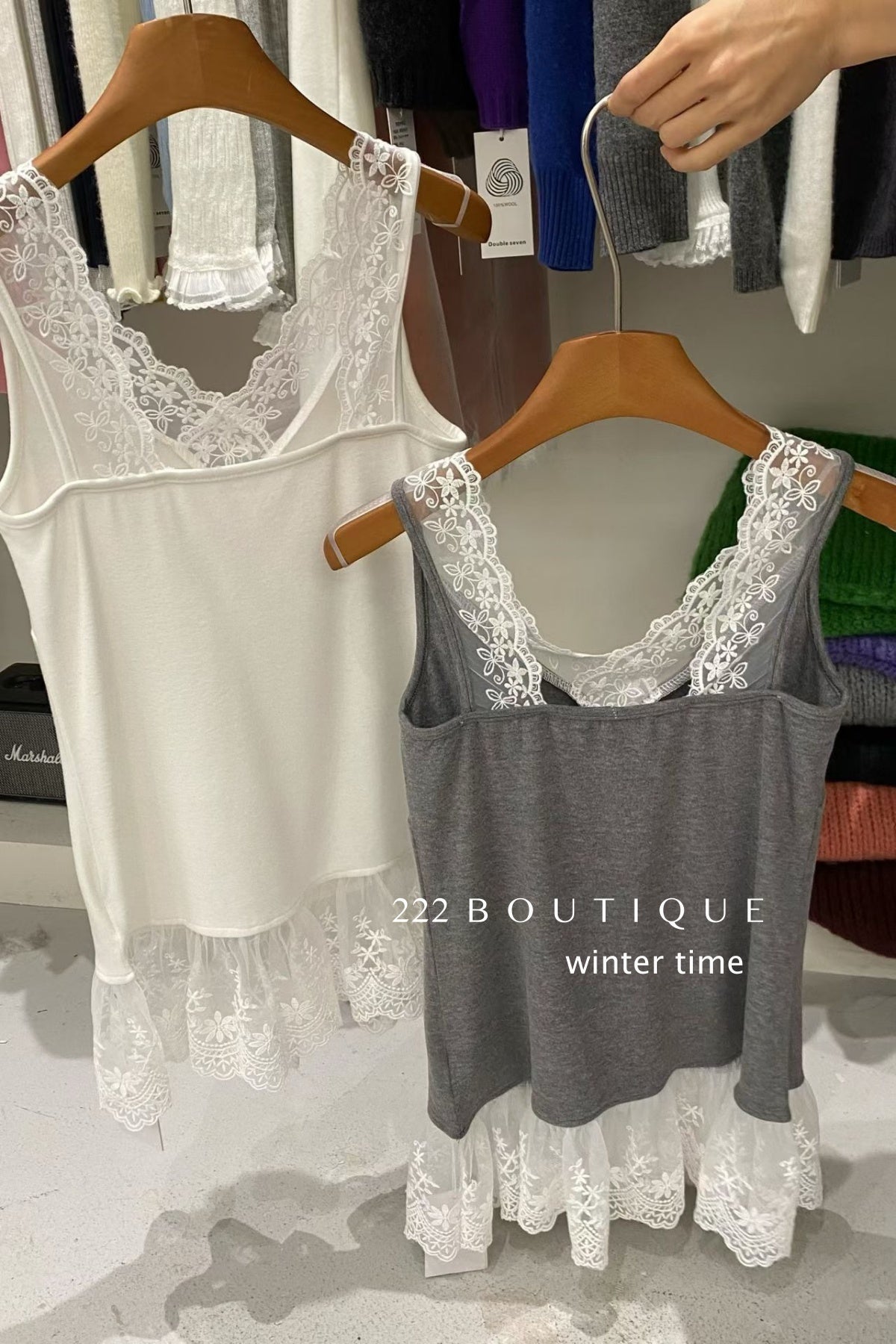21a10 Basic lace blouse