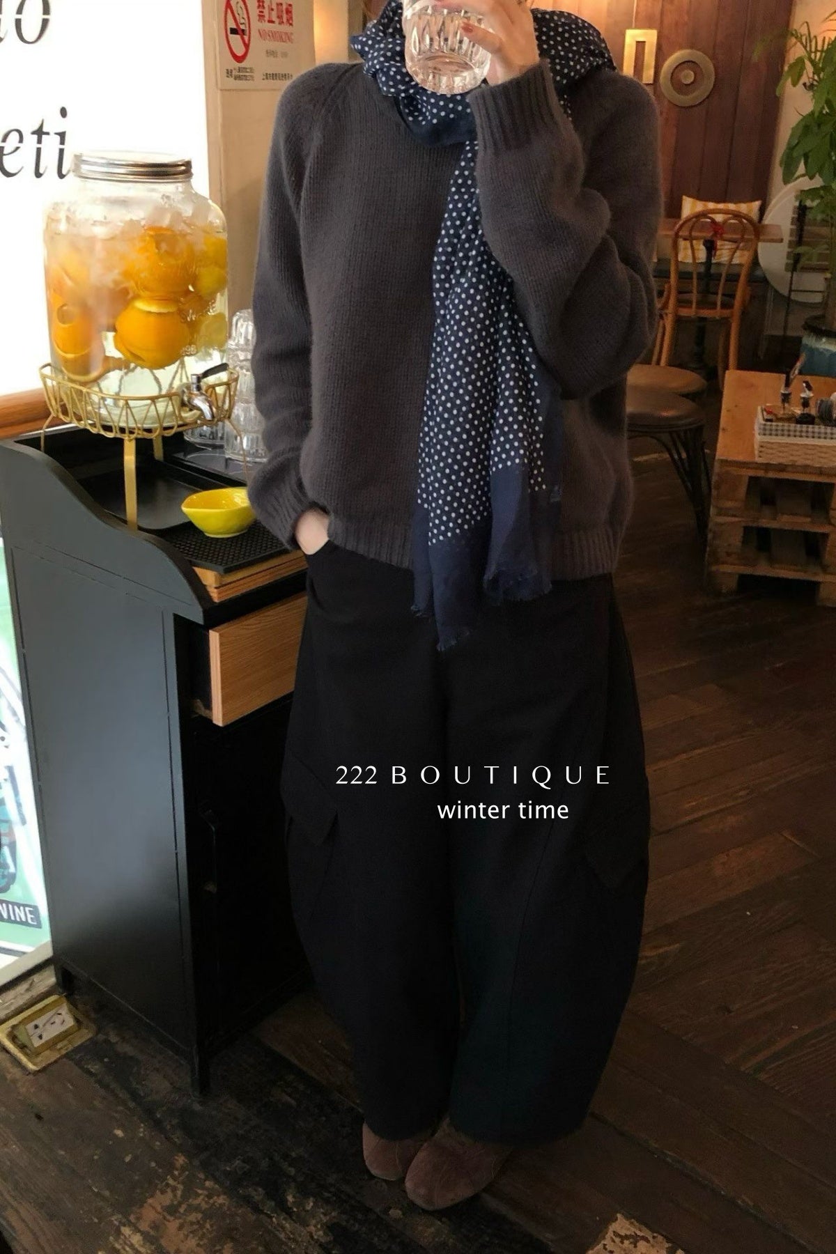 19a101 Cashmere knit top with hem pockets