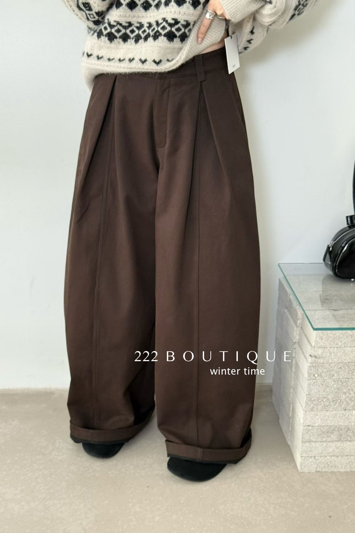 20q13 Wool cropped trousers