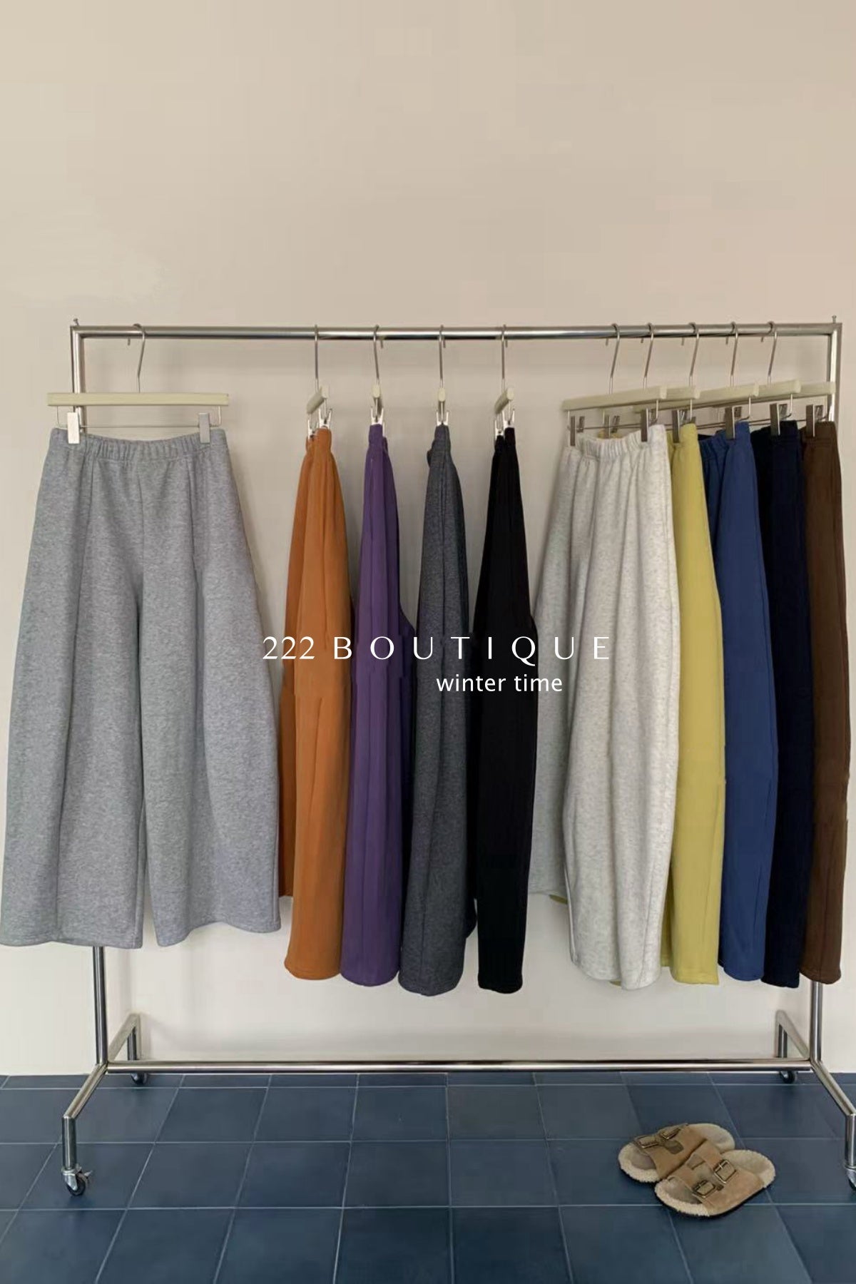 20q19 Wool cropped trousers