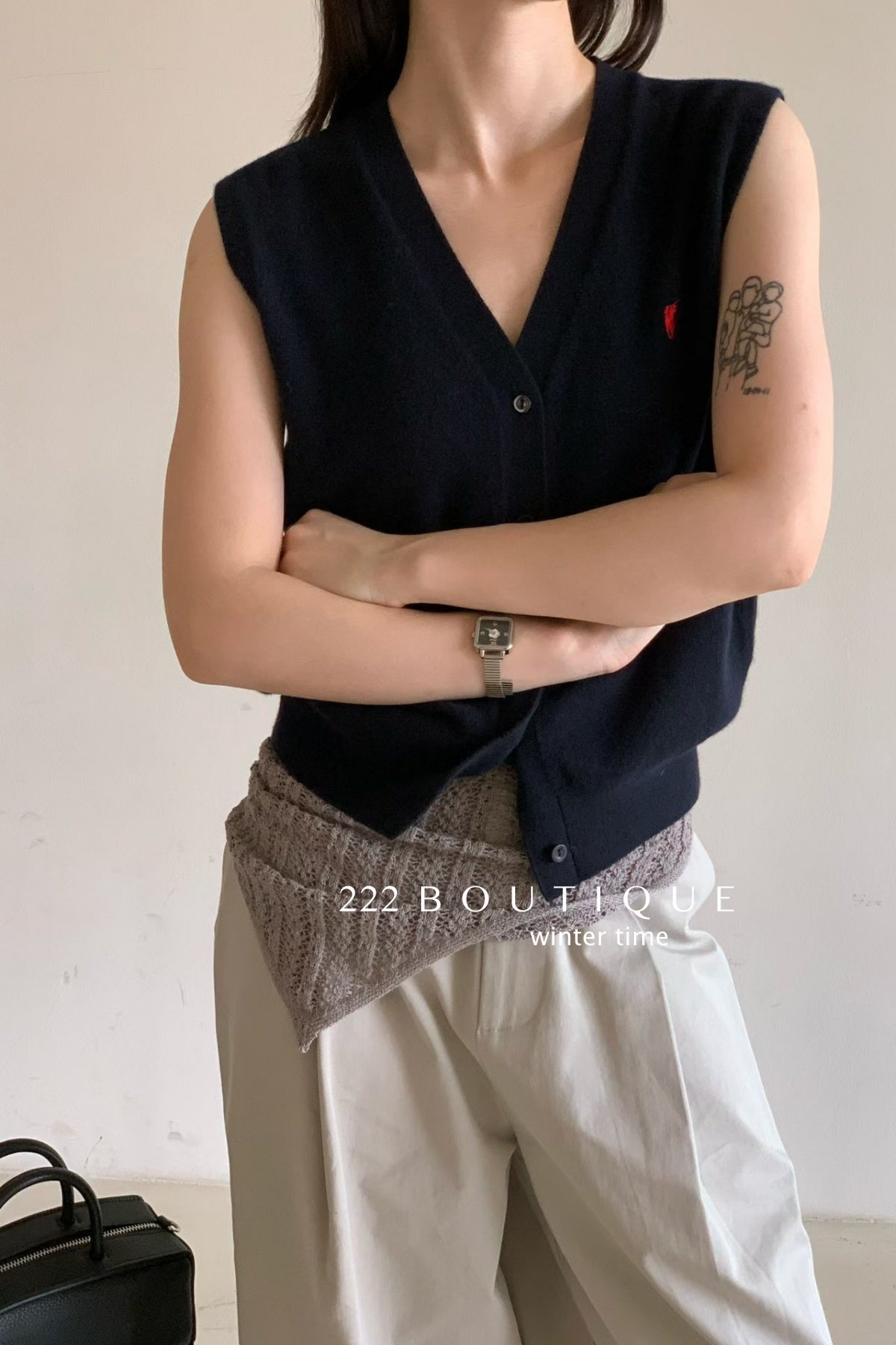 20a34 V-neck wool vest