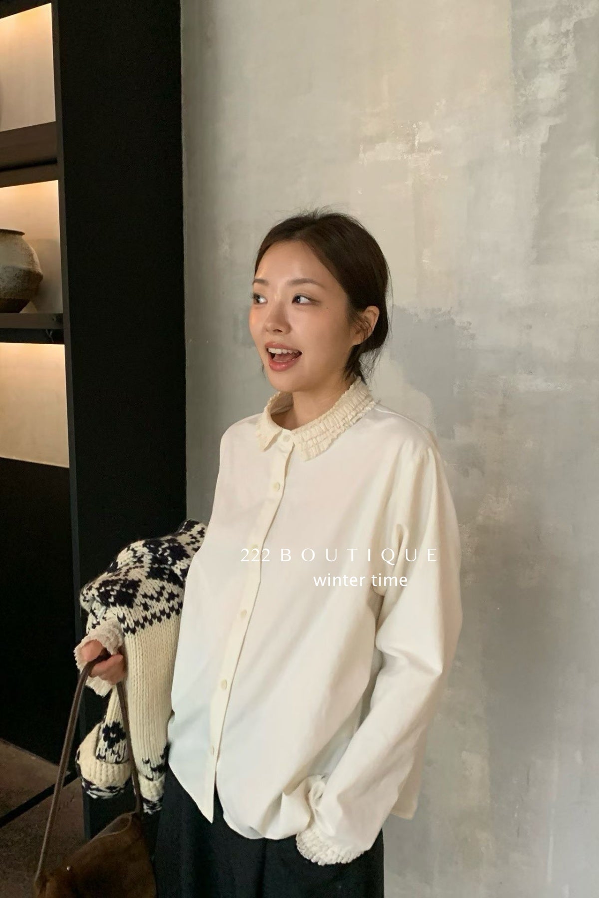 20a106 Beaded-collar textured shirt