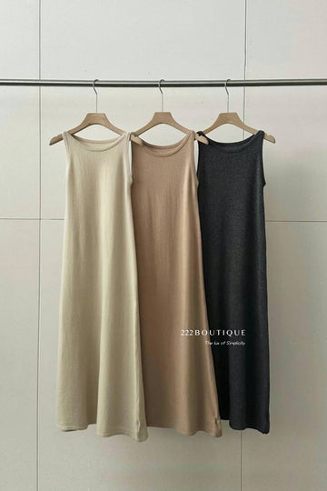 sleeveless dress