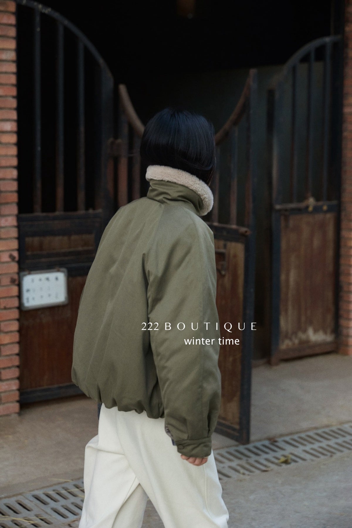 19a62 Puffer jacket with fur collar