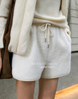 19q26 Fur shorts