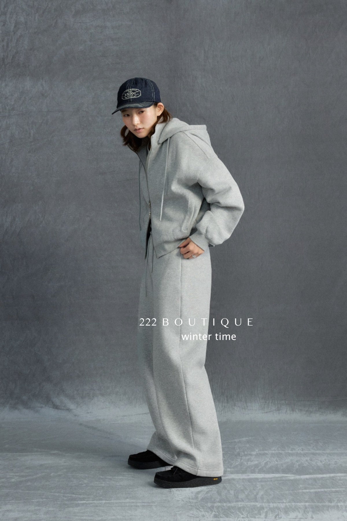 19a65 Basic zip-up hoodie