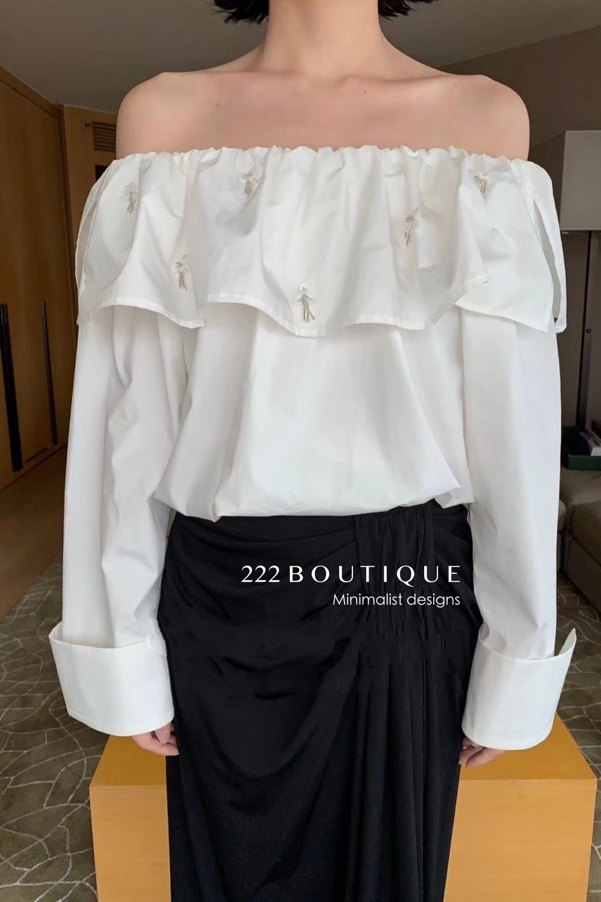 12a4 Off-shoulder ruffle blouse – embroidered cotton