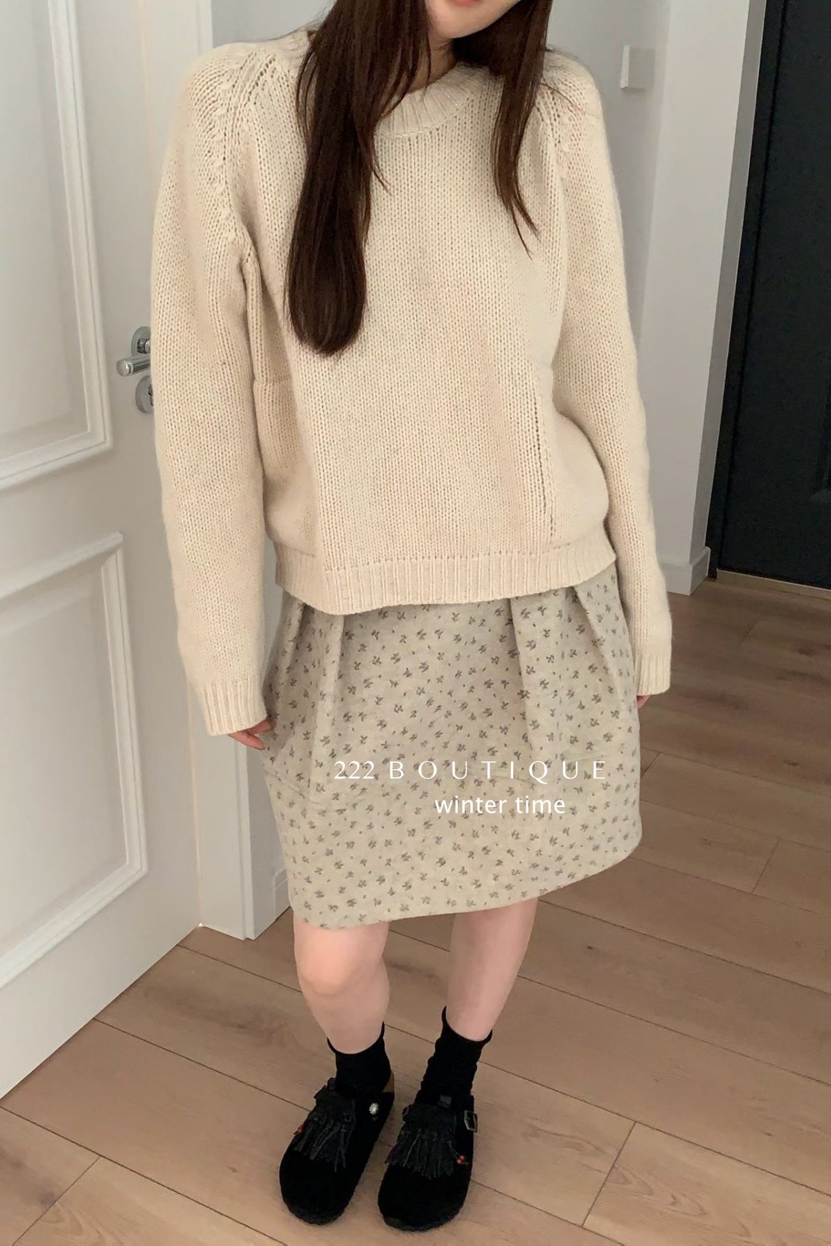 19a101 Cashmere knit top with hem pockets