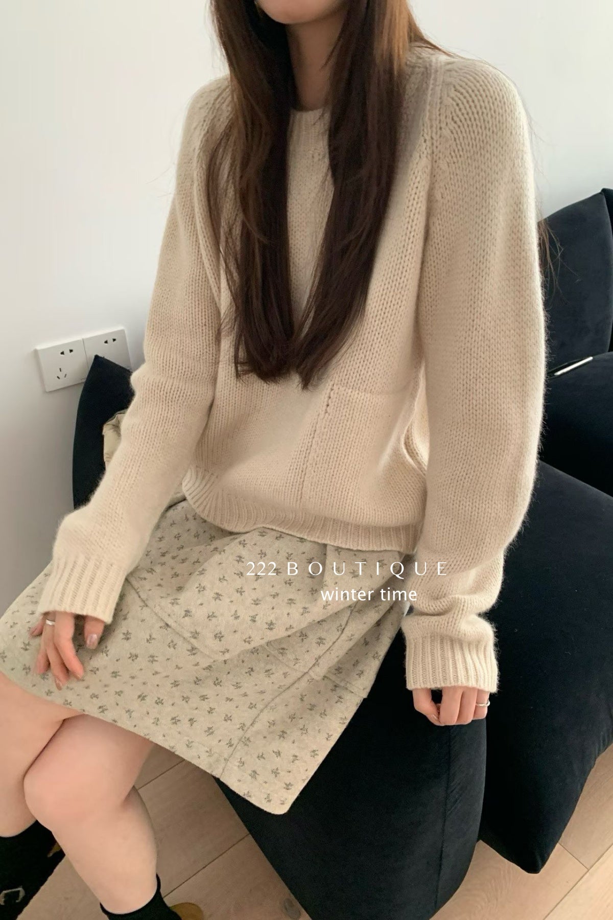 19a101 Cashmere knit top with hem pockets