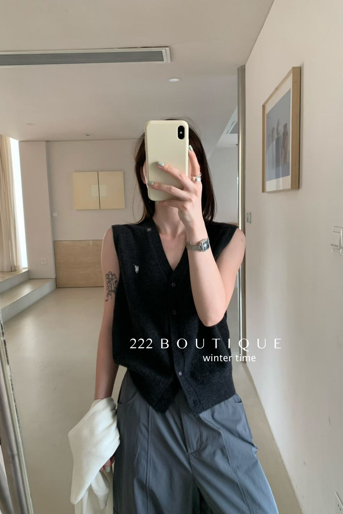 20a34 V-neck wool vest