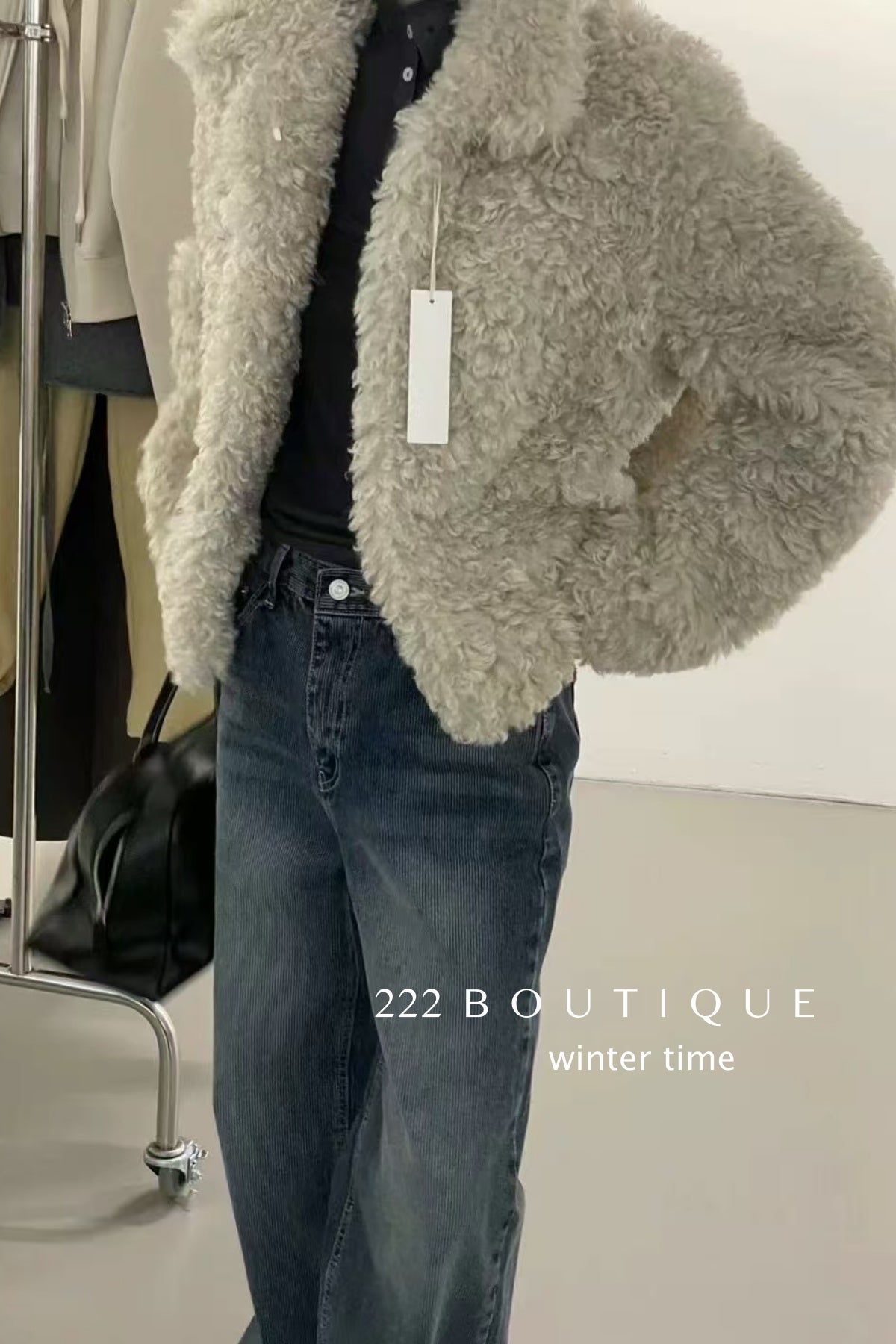 19a107 Fur notch-collar coat