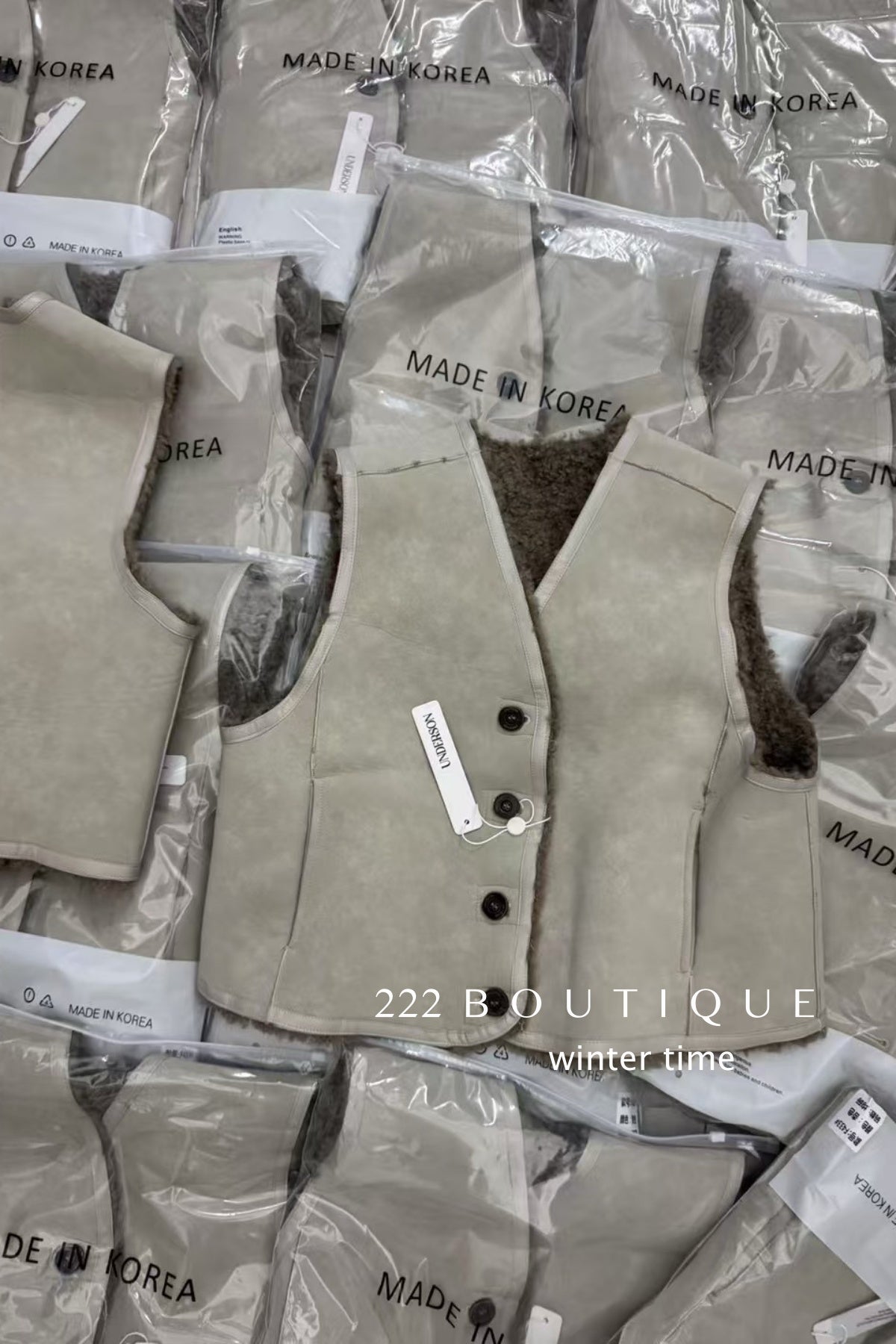 19a110 Reversible fur–suede vest