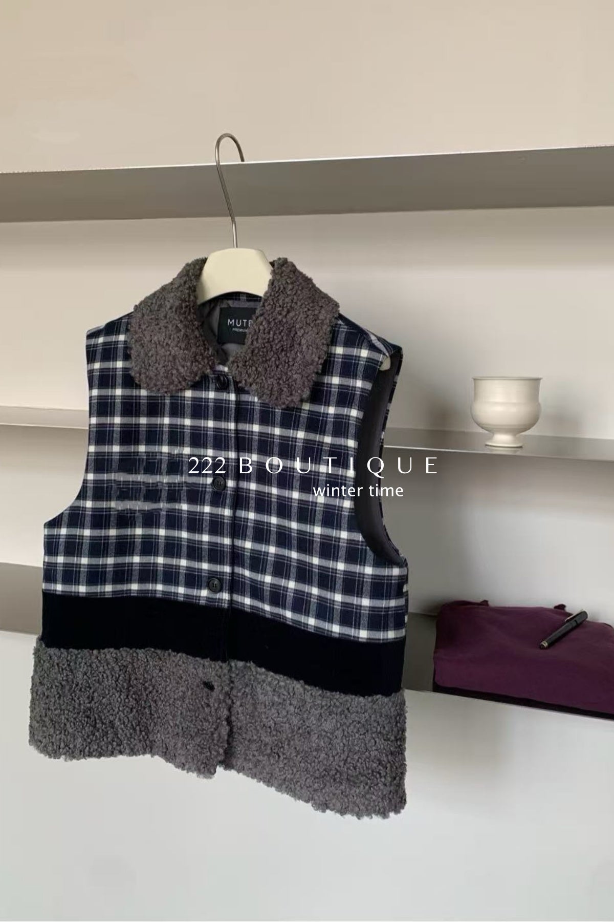 20a51 Fur-trimmed vest