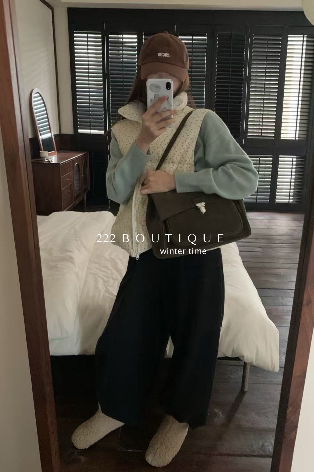 20q19 Wool cropped trousers
