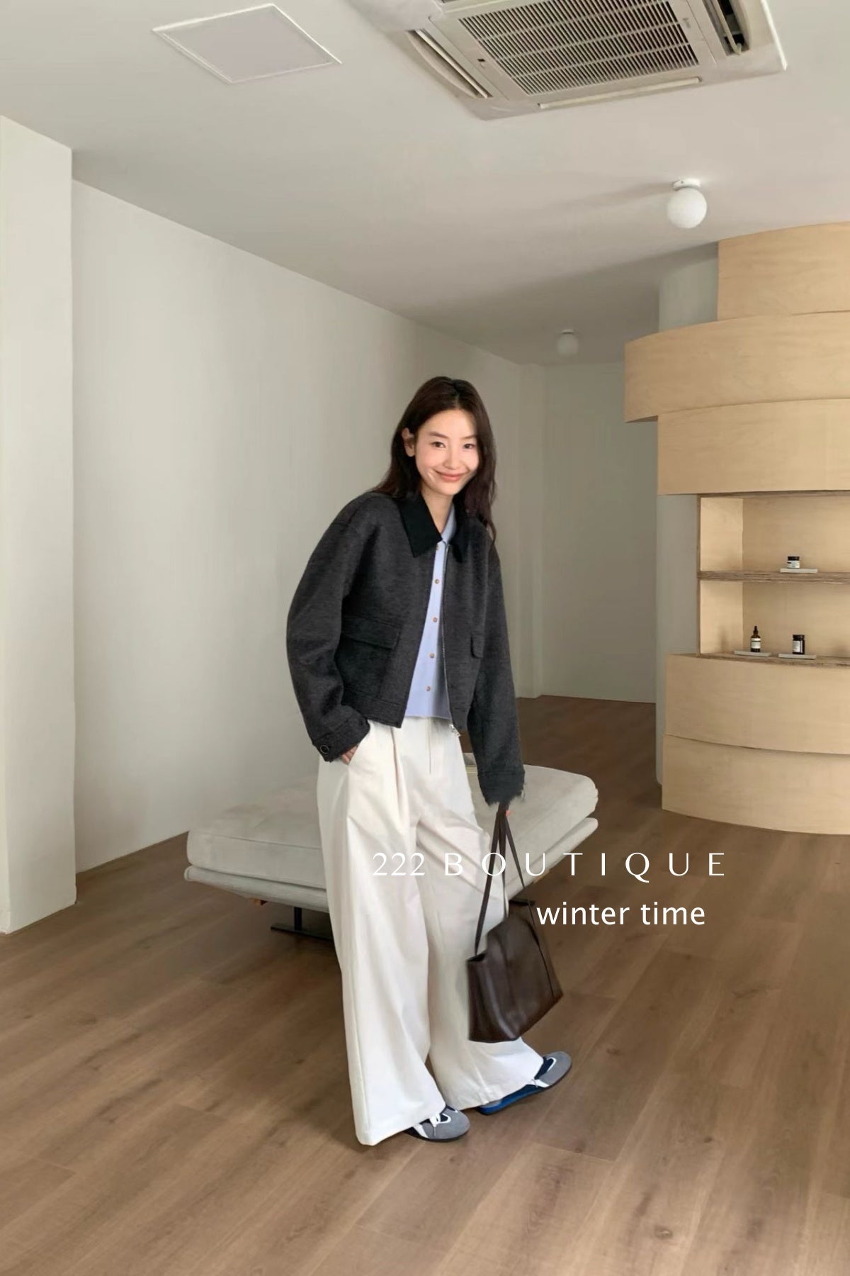 21a30 Wool coat with notched collar and padded lining