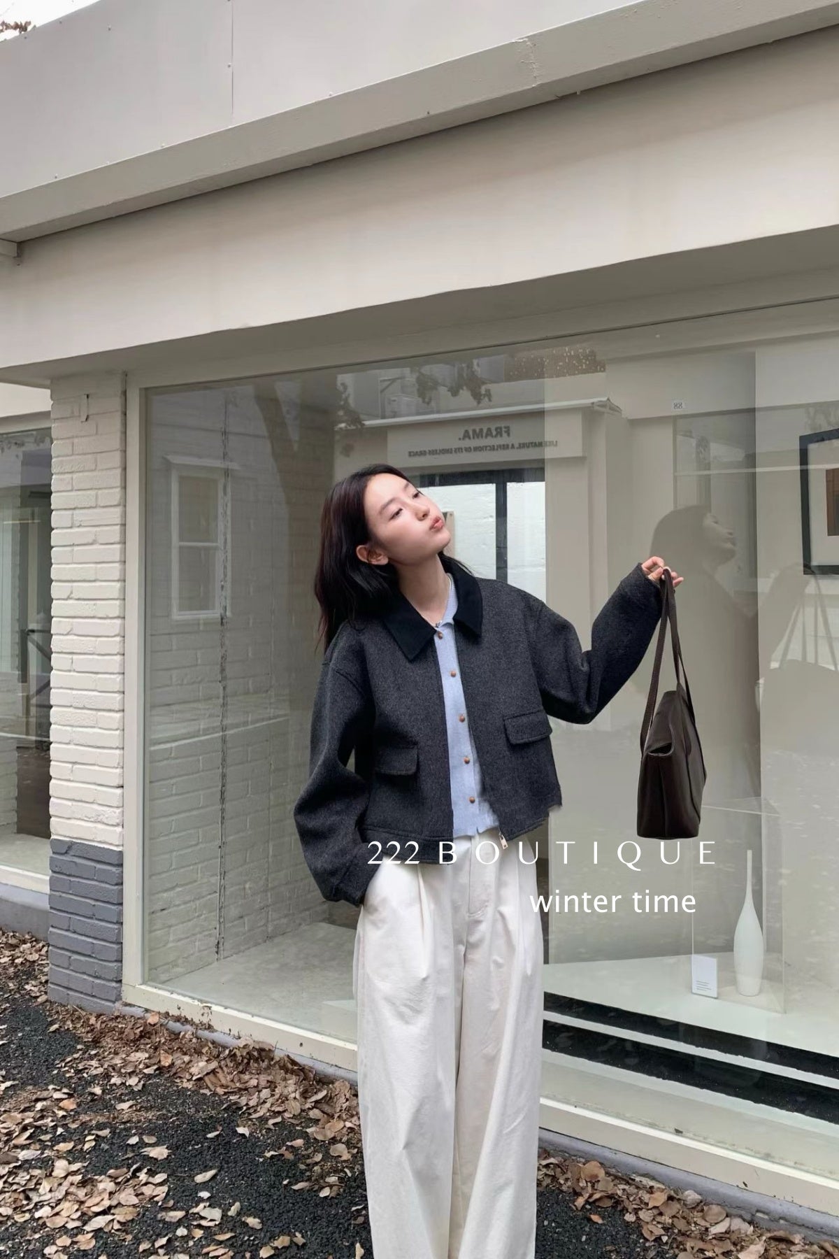 21a30 Wool coat with notched collar and padded lining