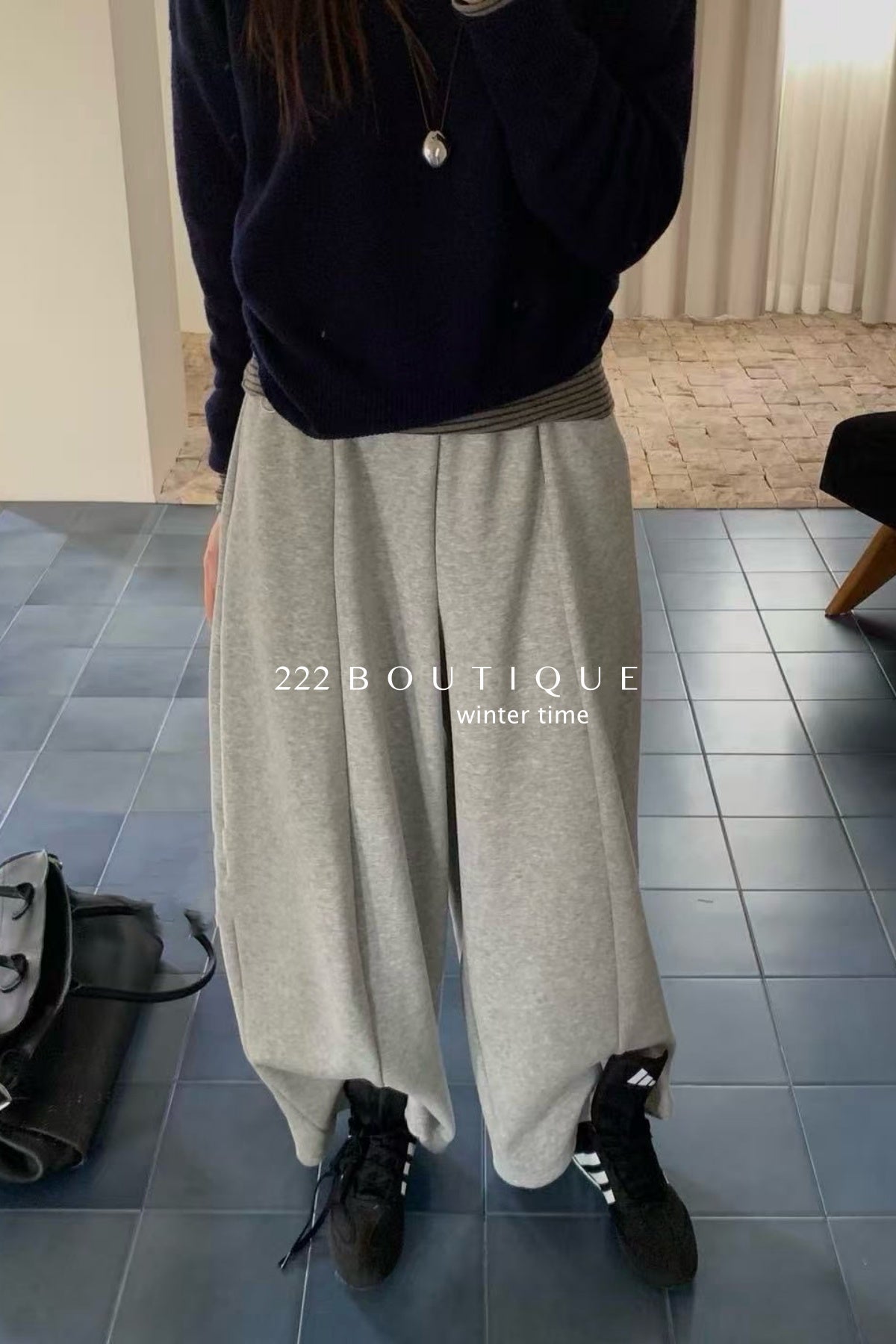 20q19 Wool cropped trousers