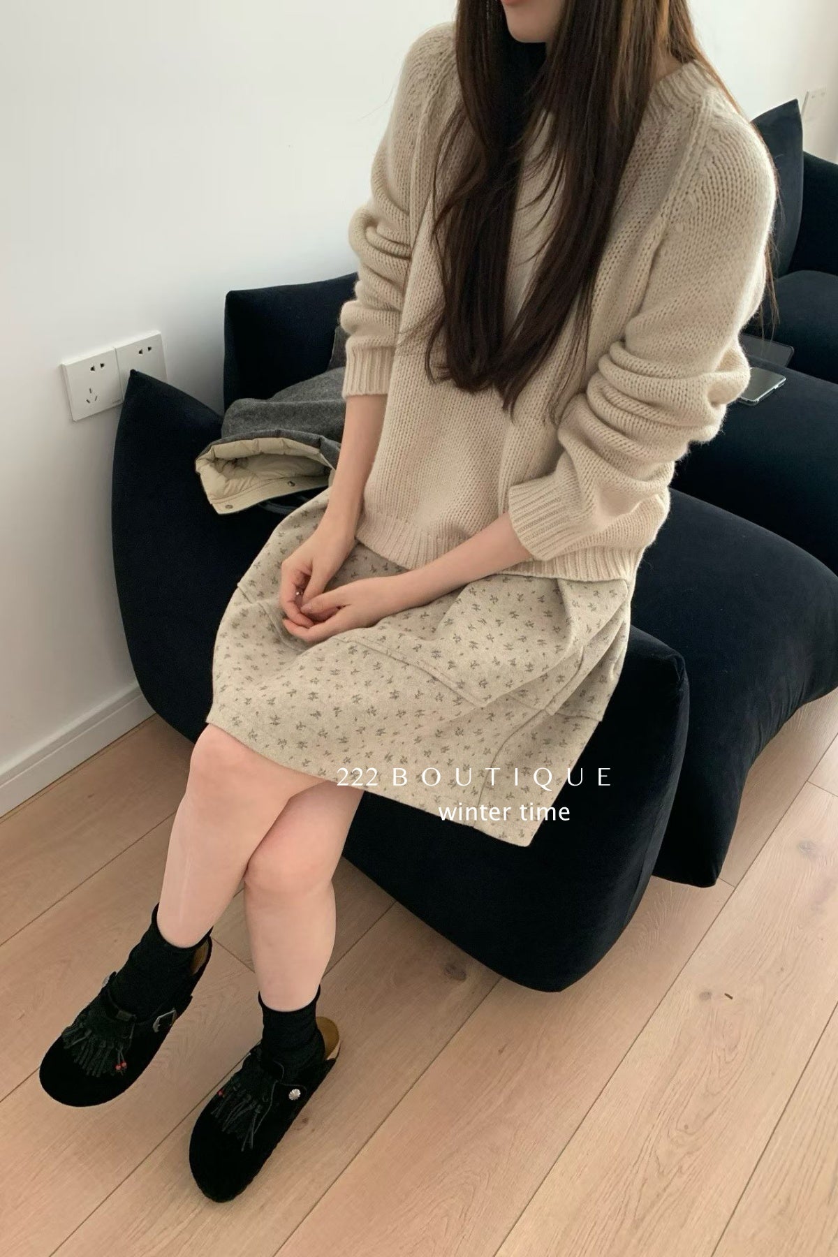 19a101 Cashmere knit top with hem pockets