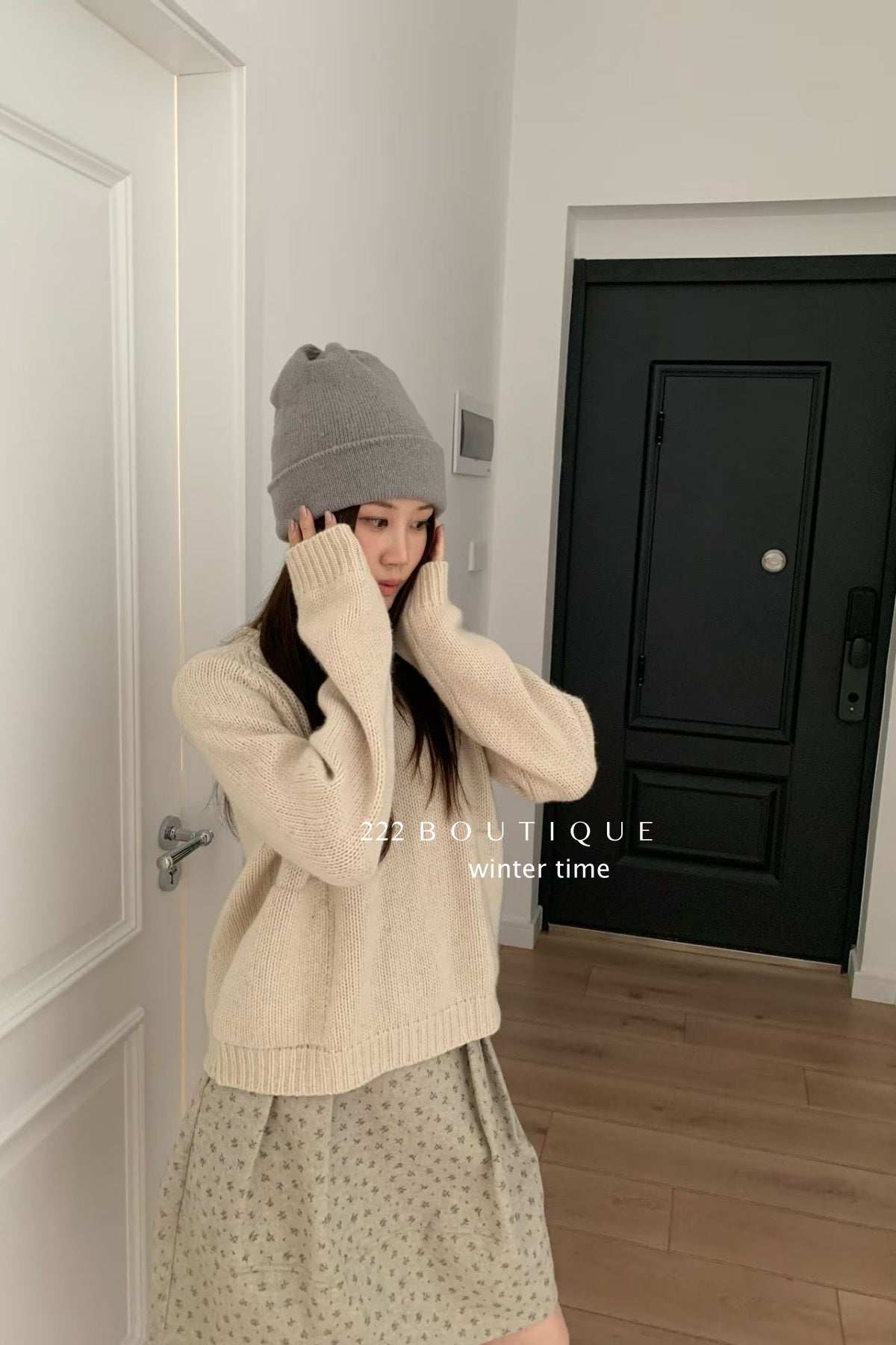 19a101 Cashmere knit top with hem pockets