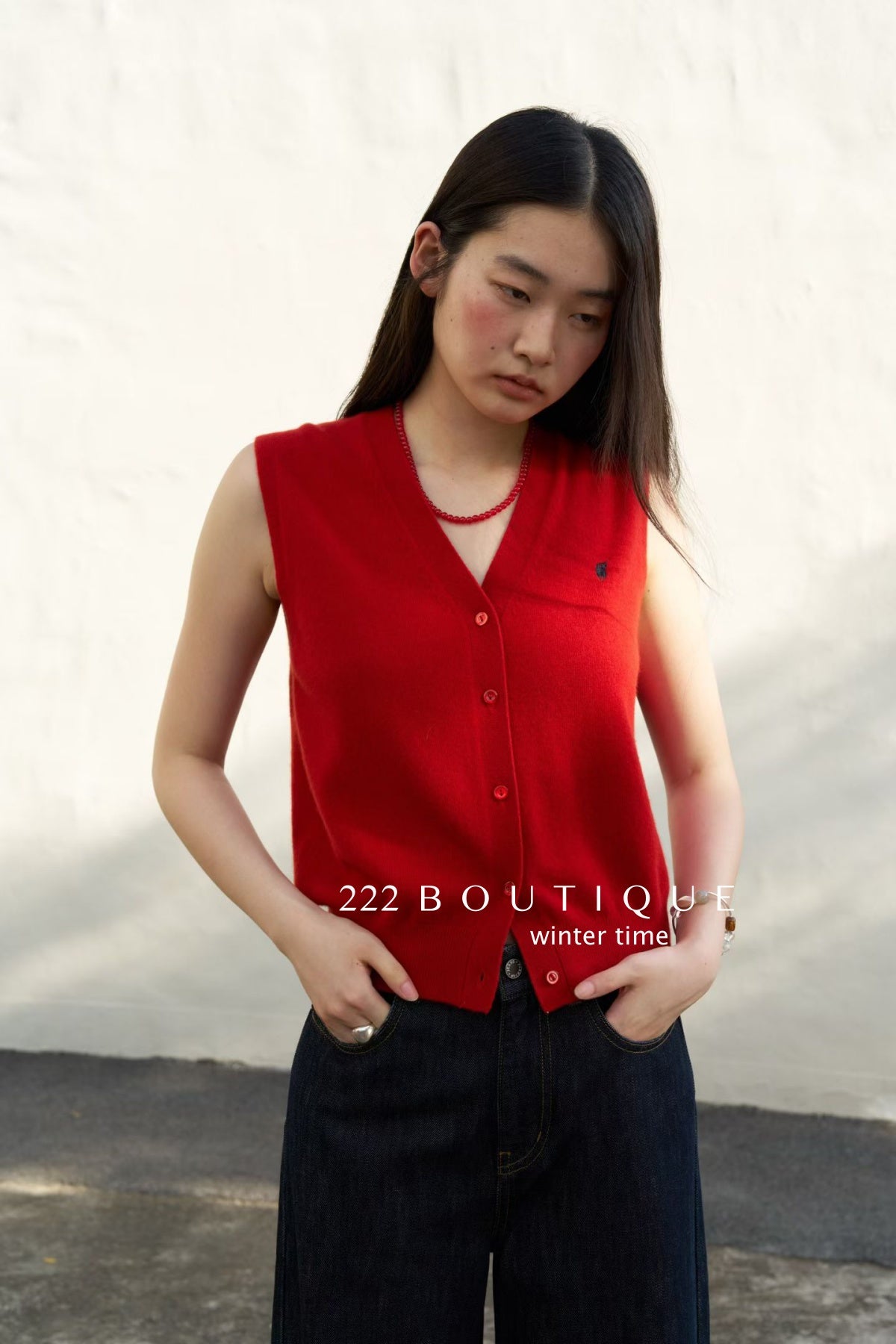 20a34 V-neck wool vest