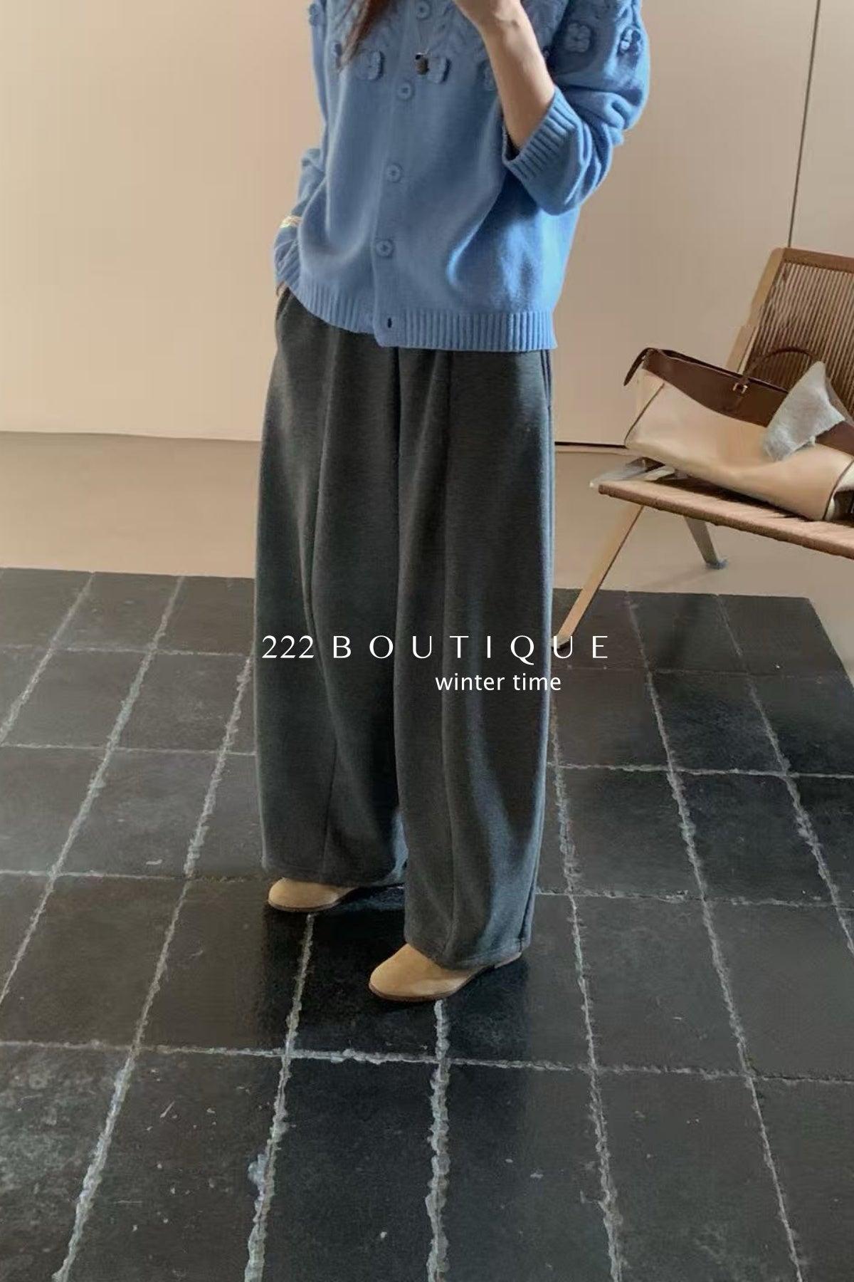 20q19 Wool cropped trousers