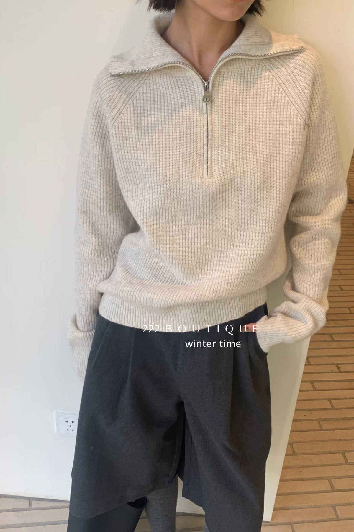 19a60 High-neck knit sweater