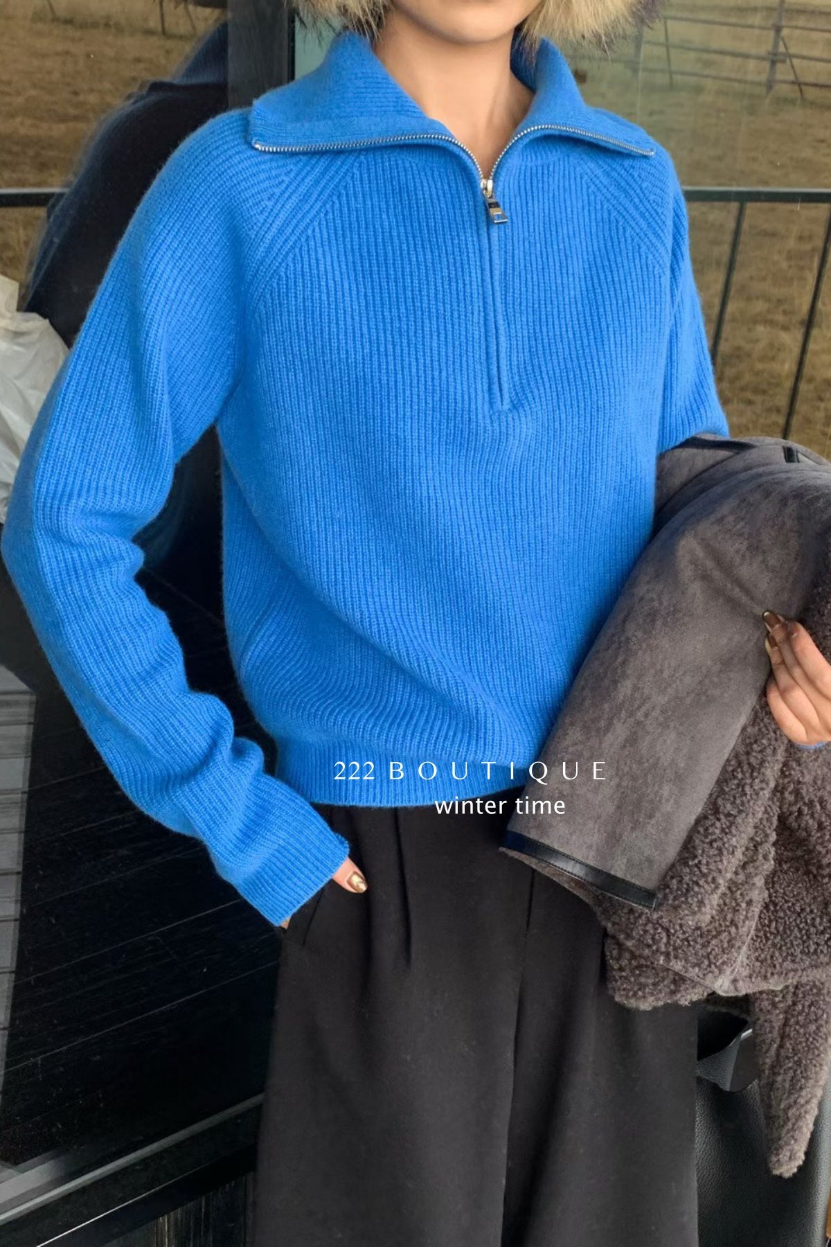 19a60 High-neck knit sweater