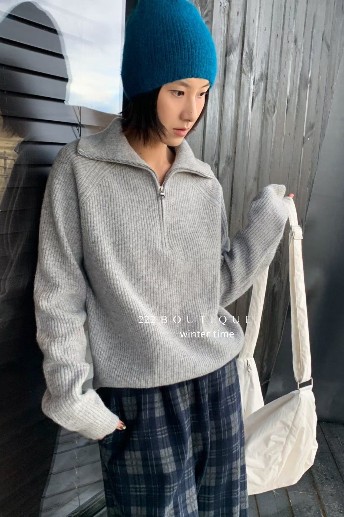 19a60 High-neck knit sweater