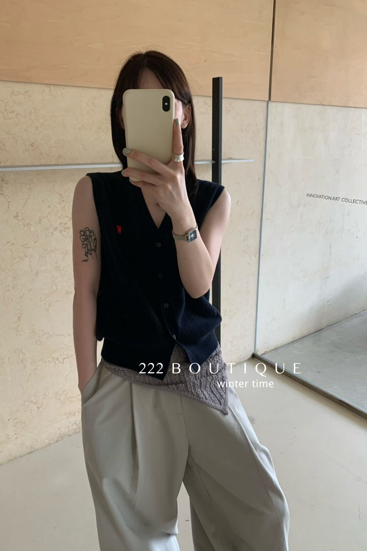 20a34 V-neck wool vest