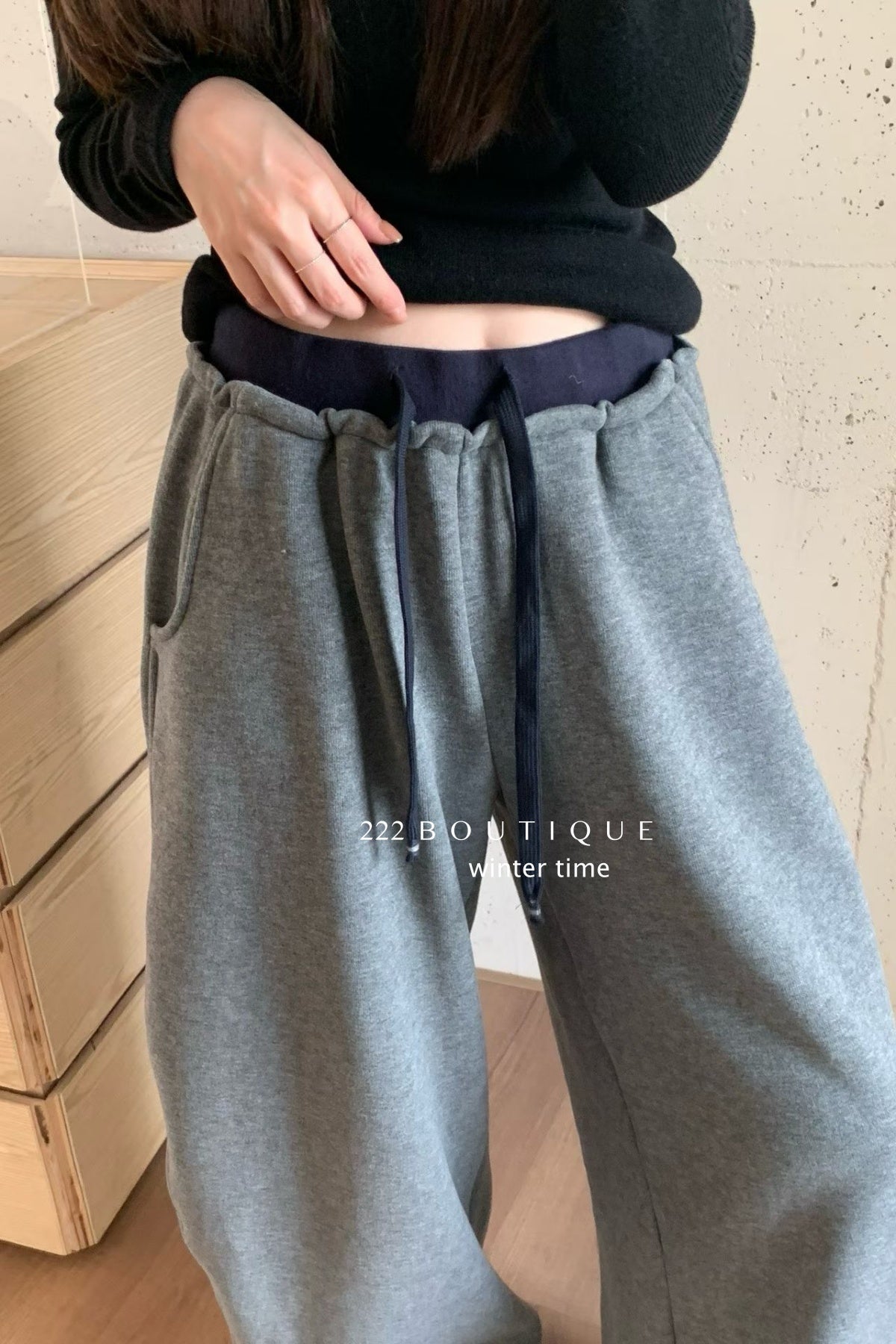 19q41 Elastic-waist straight wool trousers