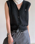 20a34 V-neck wool vest