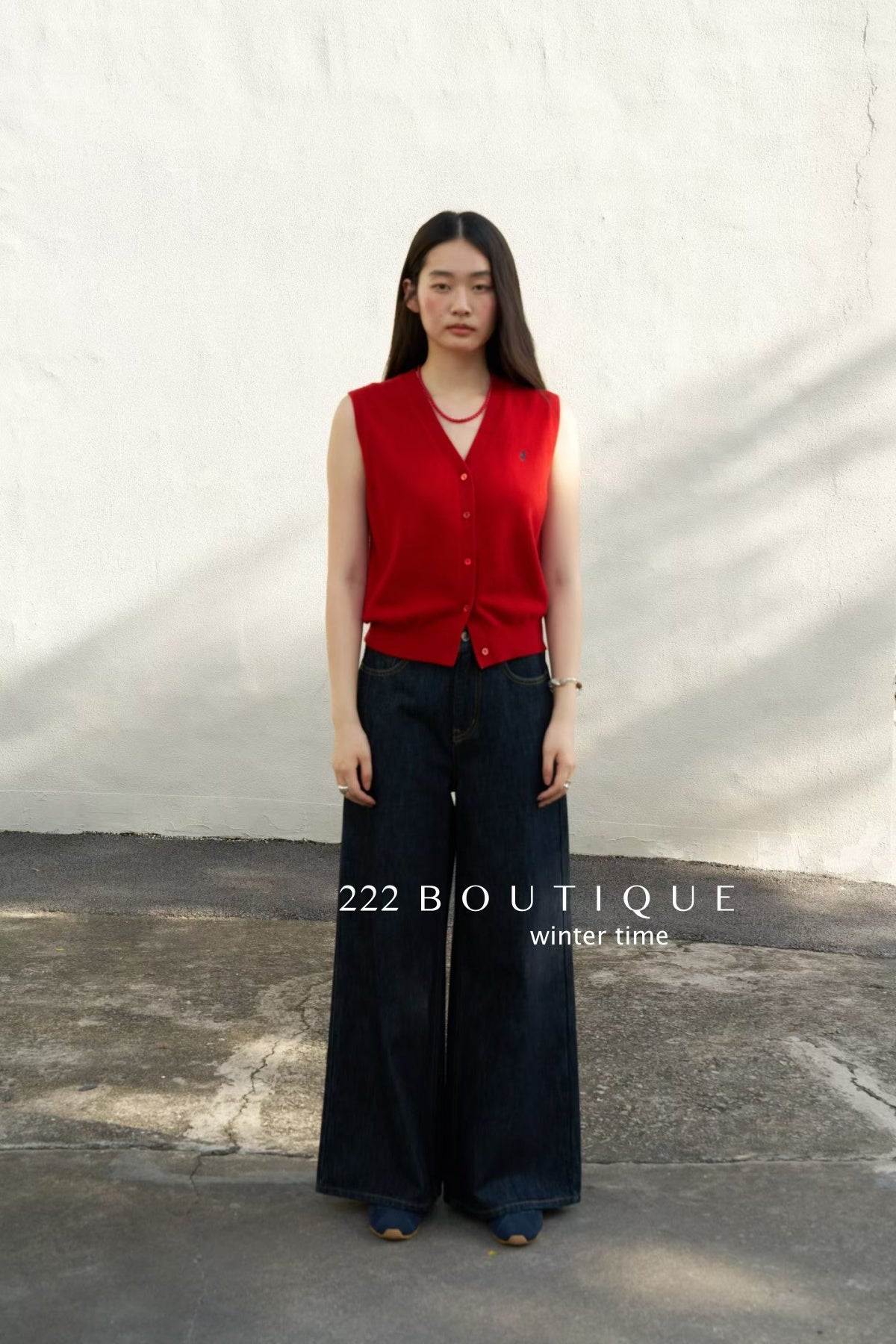 20a34 V-neck wool vest