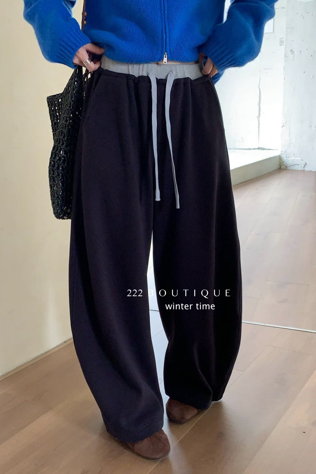 19q41 Elastic-waist straight wool trousers