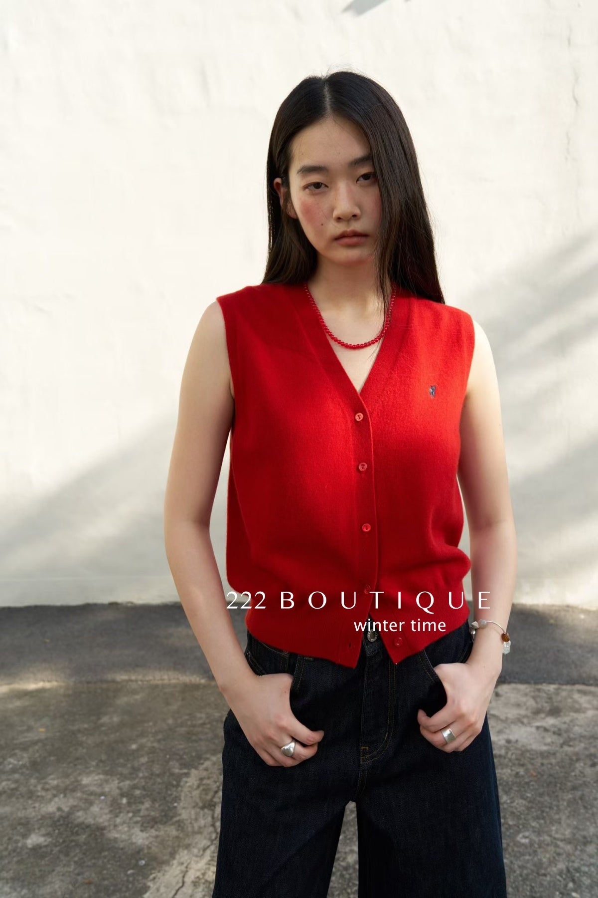 20a34 V-neck wool vest