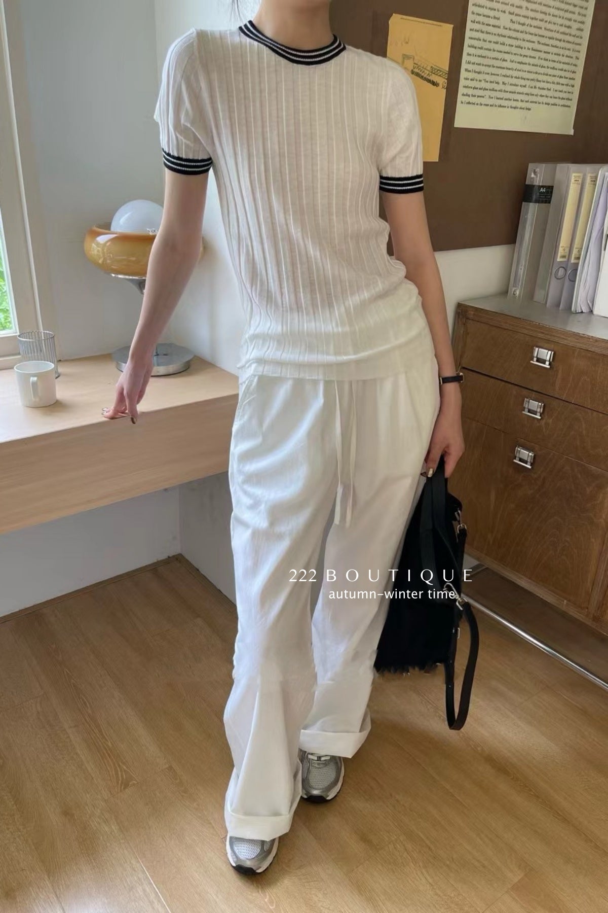 16a133 Mongtoghi round-neck basic top