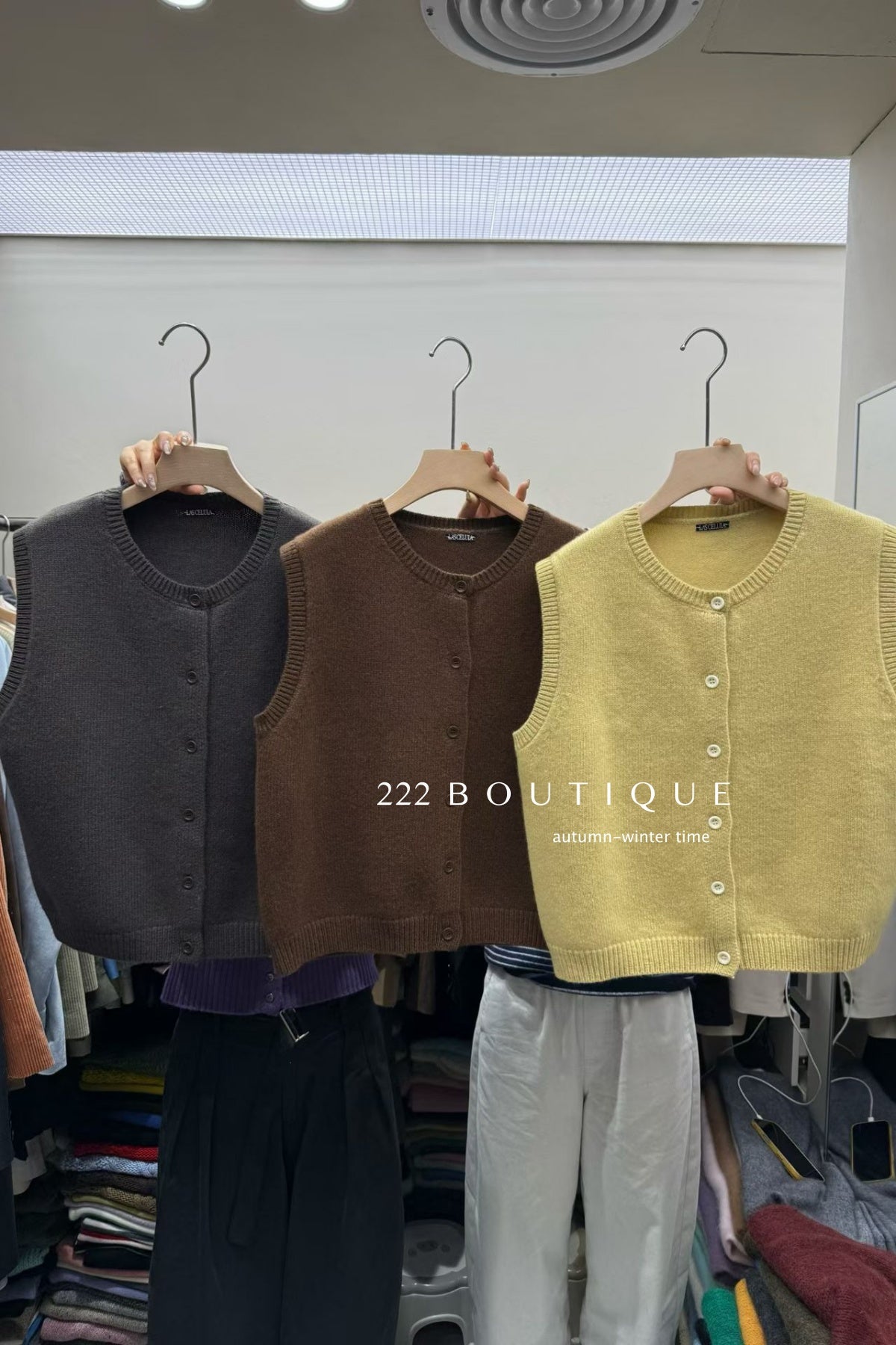 18a52 Cashmere knit vest