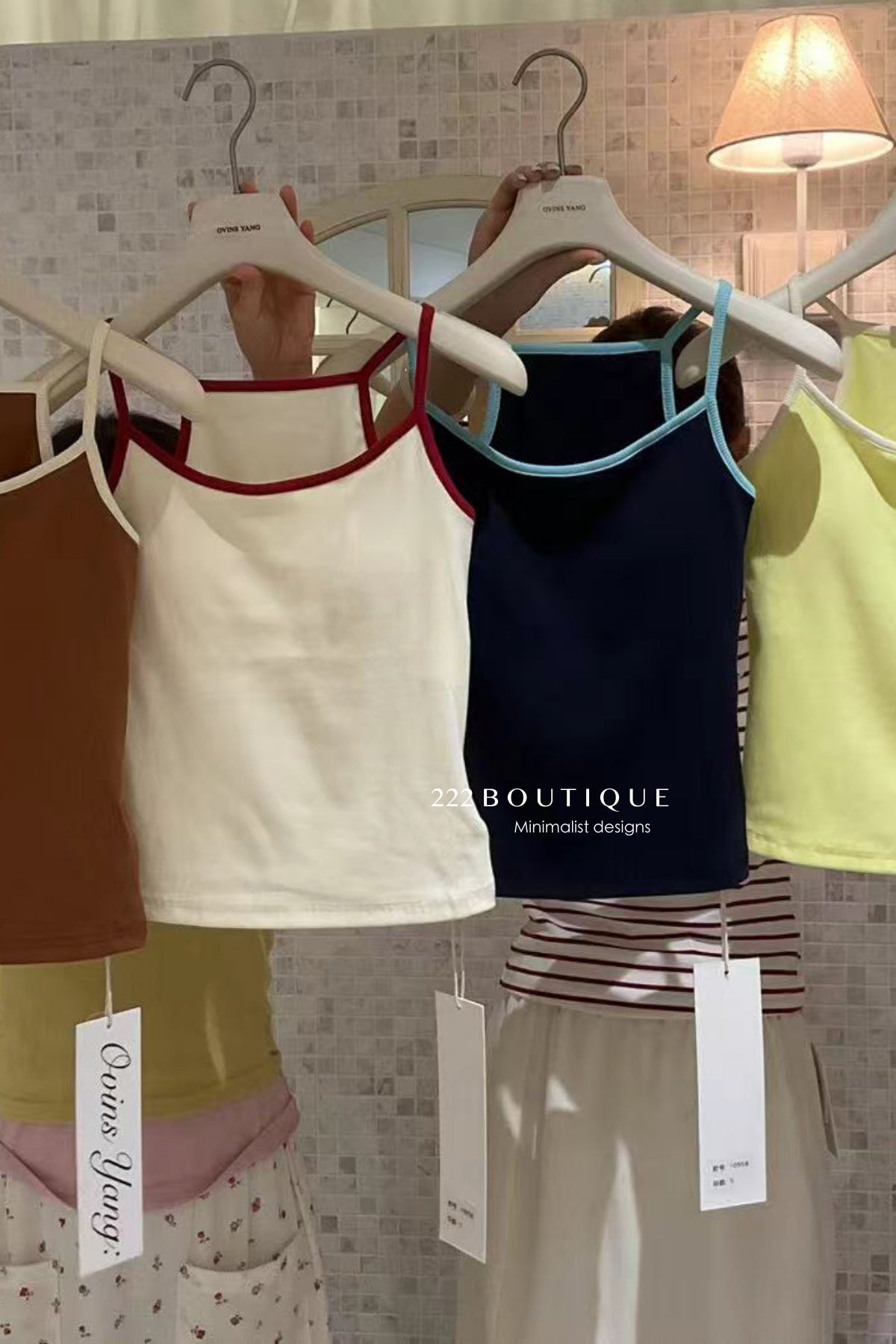 15a72 Contrast-trim cami top – fresh &amp; playful
