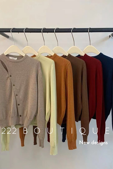 Rounded neck wool sweater