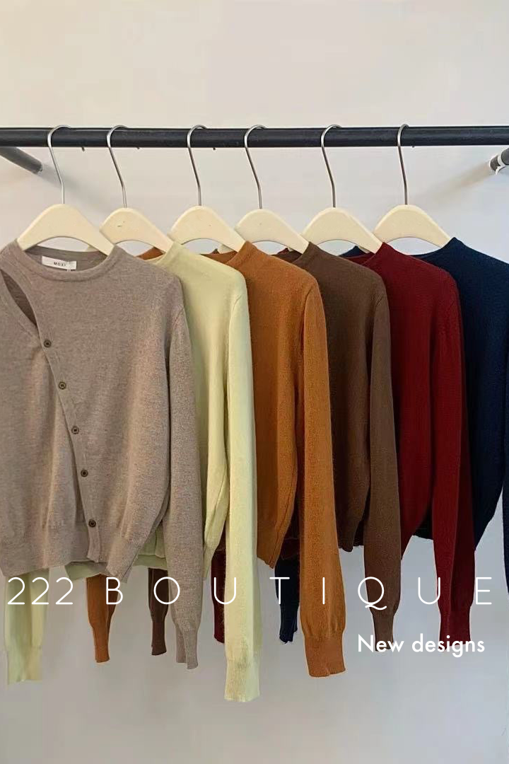 Rounded neck wool sweater