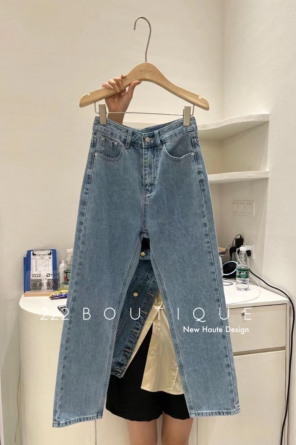 High- waist mom jean