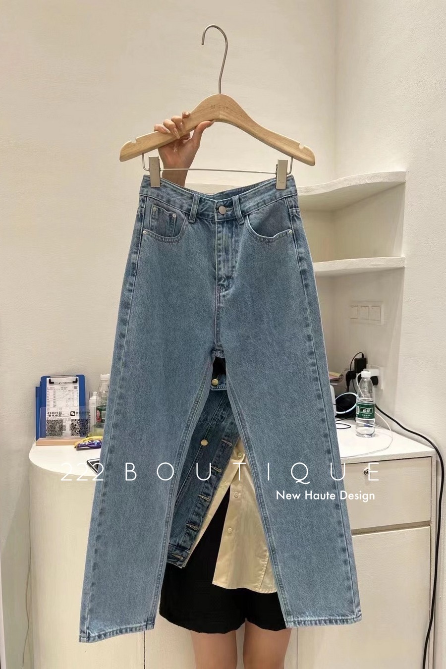 High- waist mom jean