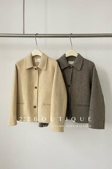 Buttoned wool coat